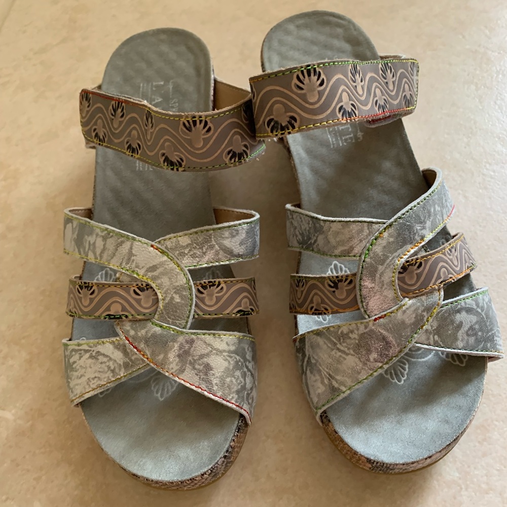 L’Artiste Pinriyo Silver Wedge Sandal